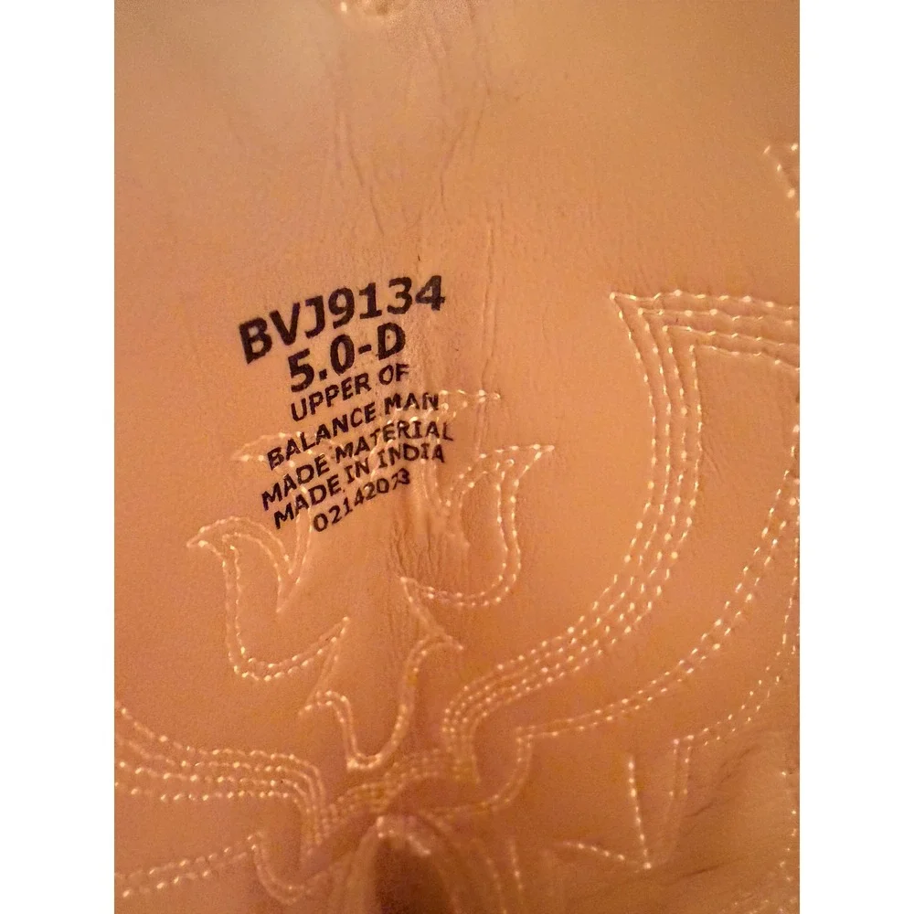 Shyanne White Faux Leather Western Cowboy Boots Size 5.0-D BVJ9134